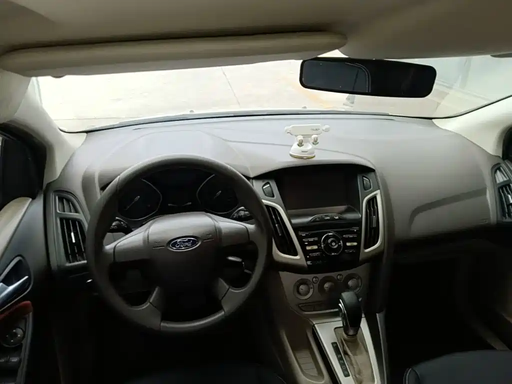 Фото 10 - Ford Focus