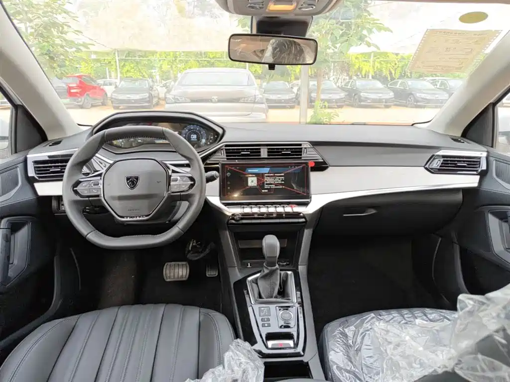 PEUGEOT 408