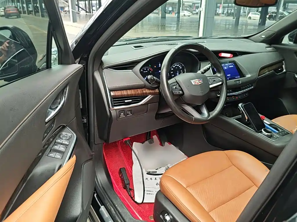Cadillac XT4 2023 2022 28T FWD Premium