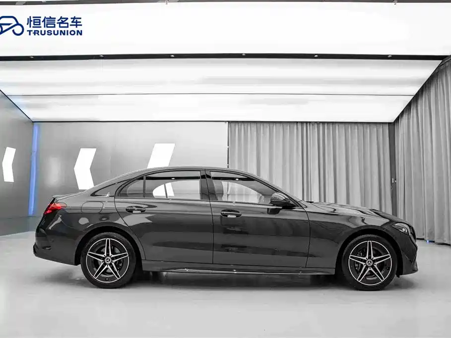 Mercedes-Benz C-Class 2023 Facelift C 260 L Night Sport Edition фото 4
