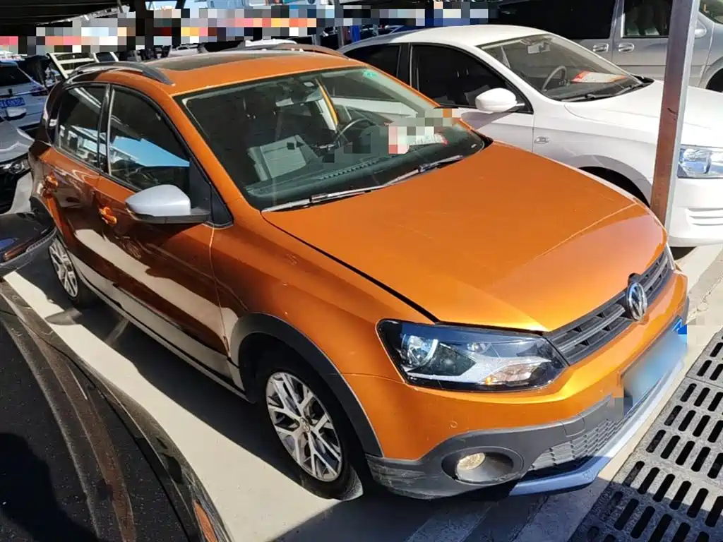 Volkswagen Polo 2016 1.6L Cross Polo Automatic фото 4