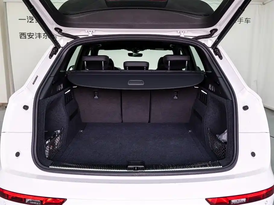 Audi Q5L 2023 40T Luxury Dynamic фото 9