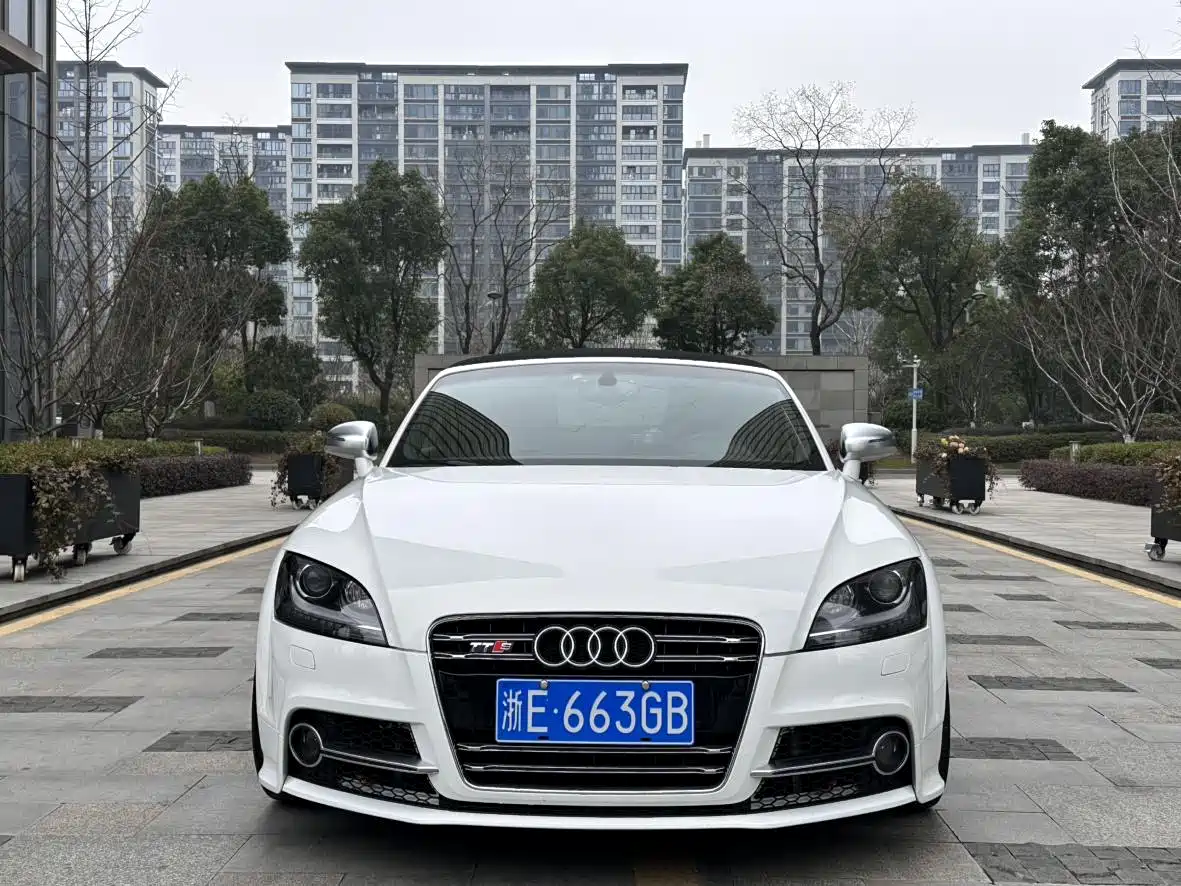 Audi TTS 2011 Model TTS Roadster 2.0TFSI quattro фото 2