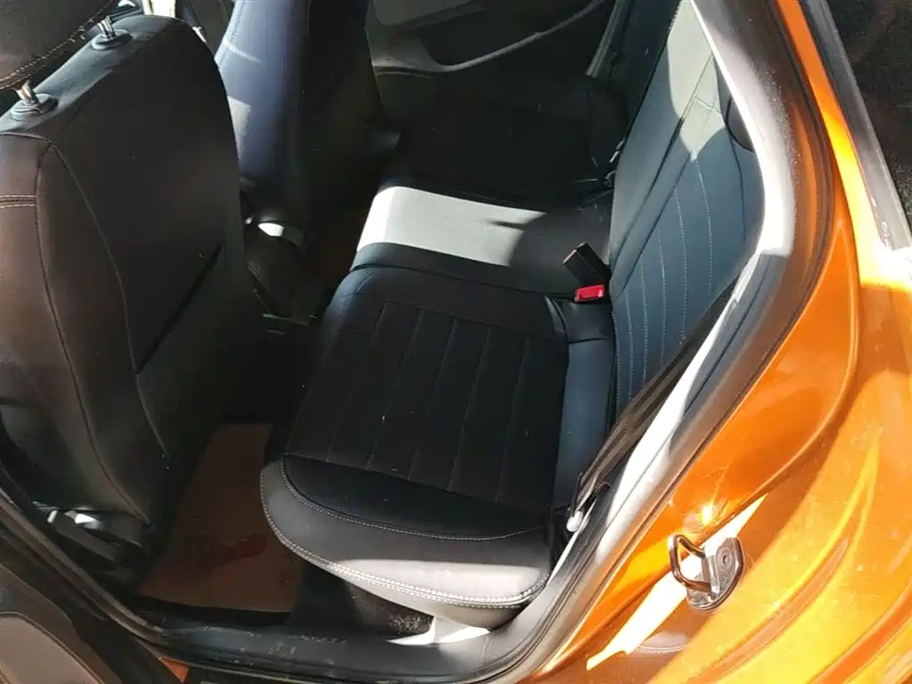 Volkswagen Polo 2016 1.6L Cross Polo Automatic фото 17