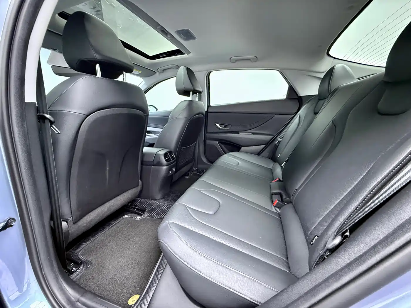 Hyundai Elantra 2023 Model 1.5L CVT LUX Premium Edition фото 9