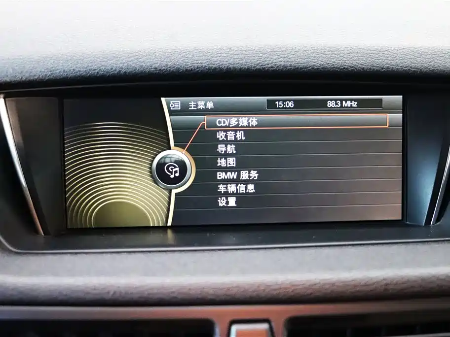 BMW X1 2012 sDrive18i Luxury Model фото 14