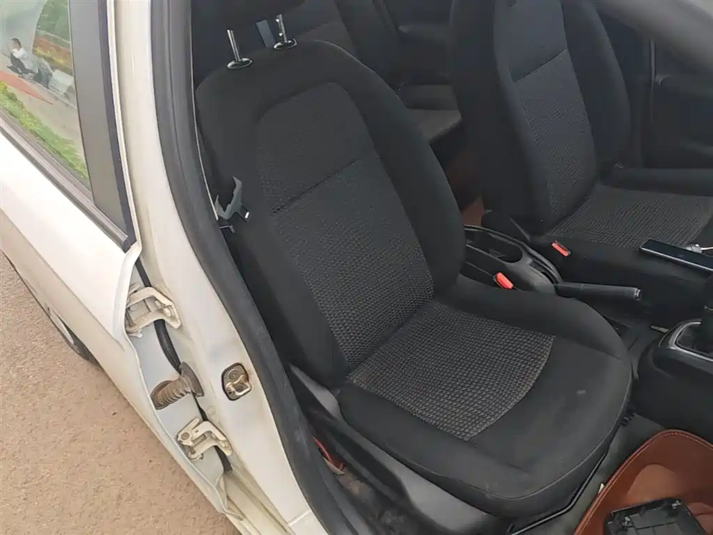 Peugeot 301 2014 1.6L Manual Comfort Edition фото 25