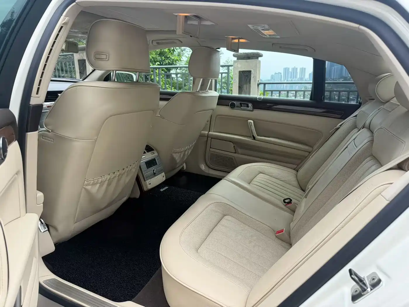 Volkswagen Phaeton 2012 3.6L Premium Custom фото 7