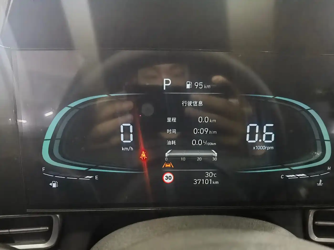Hyundai Elantra 2023 Model 1.5L CVT LUX Premium Edition фото 27
