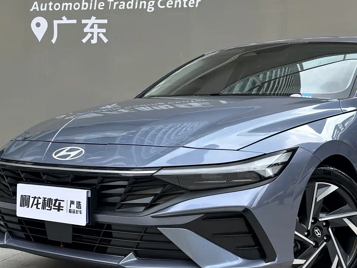 Hyundai Elantra 2023 Model 1.5L CVT LUX Premium Edition фото 17