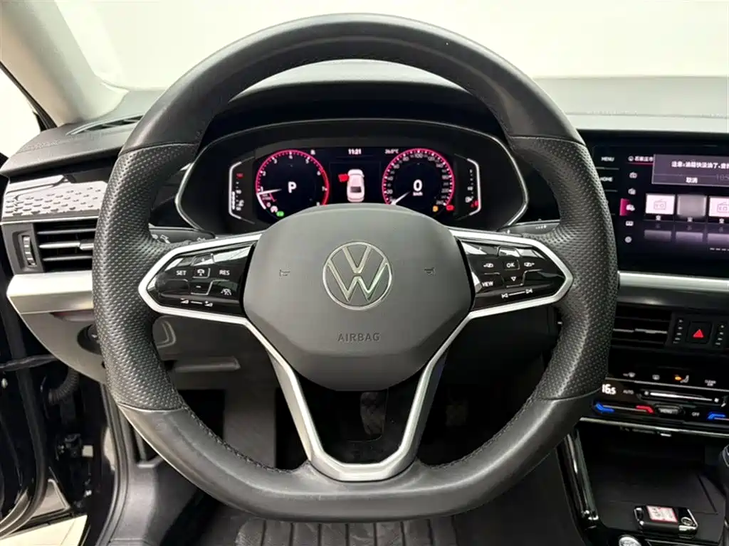 Volkswagen Passat 2022 330TSI Luxury Edition фото 14
