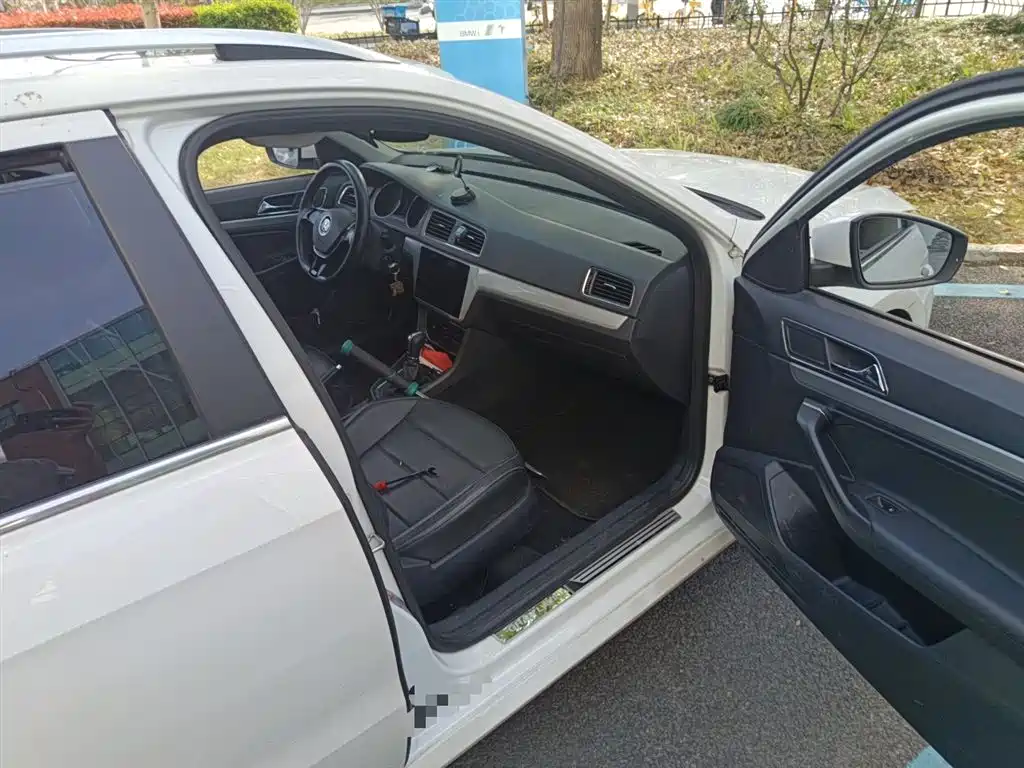 Volkswagen Lavida Tour 2015 230TSI DSG Comfort Edition фото 20