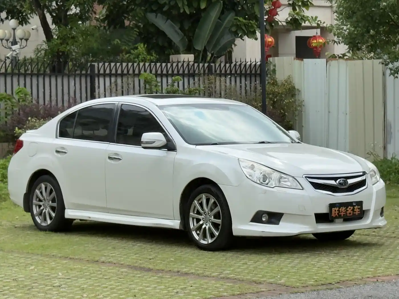 Subaru Legacy 2010 Model 2.5i Luxury Edition фото 4