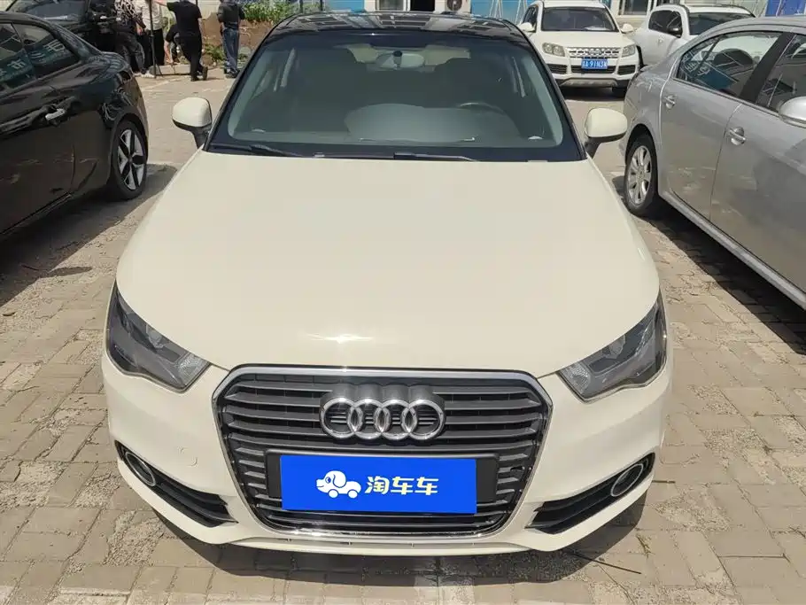 Audi A1 2012 1.4 TFSI Ego фото 2
