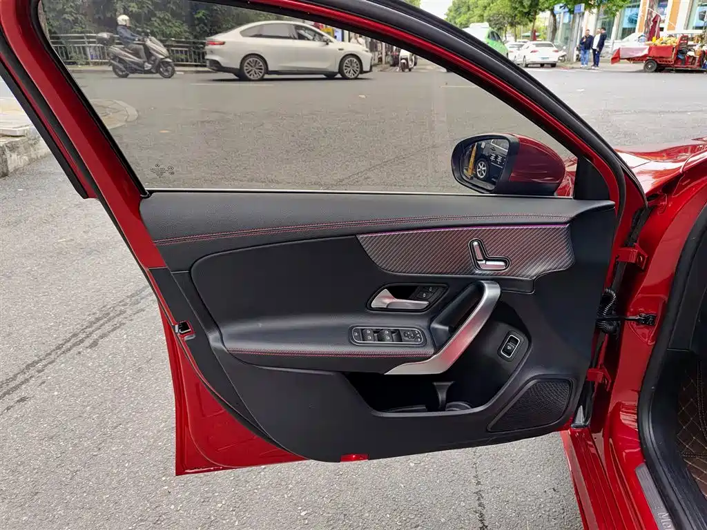 Mercedes-Benz A-Class 2023 A 200 L Fashion фото 6