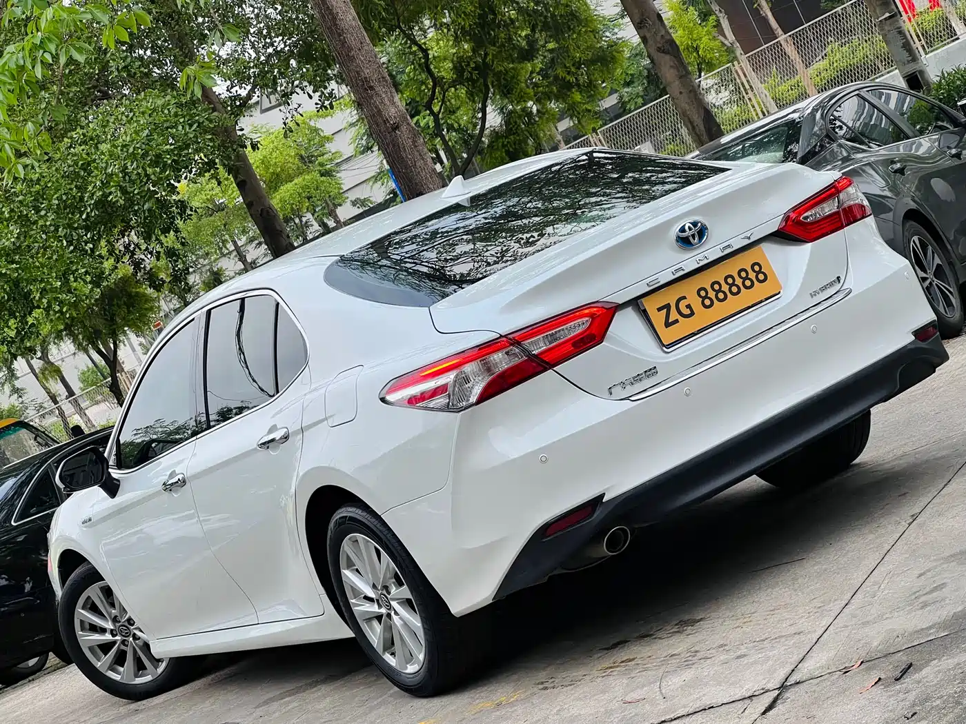 Toyota Camry 2021 Hybrid 2.5HGVP Leading Edition фото 8