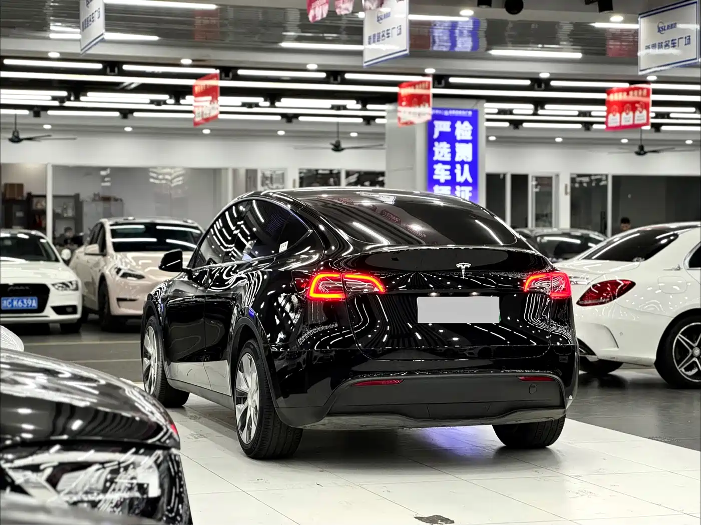TESLA MODEL Y