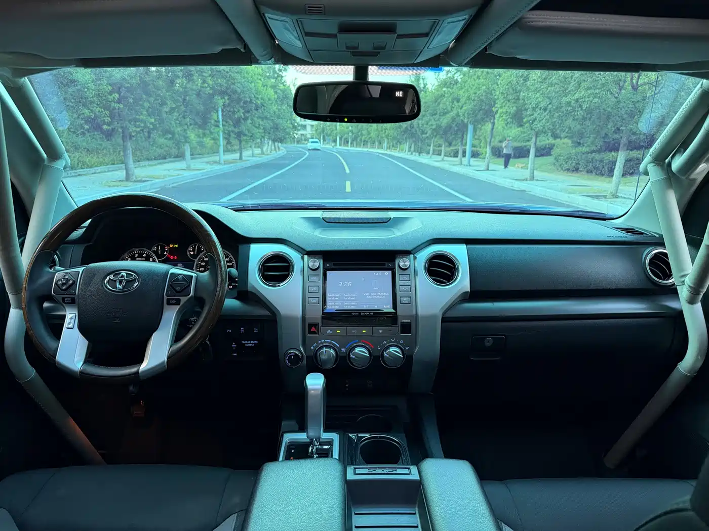 Toyota Tundra 2018 2014 5.7L SR5