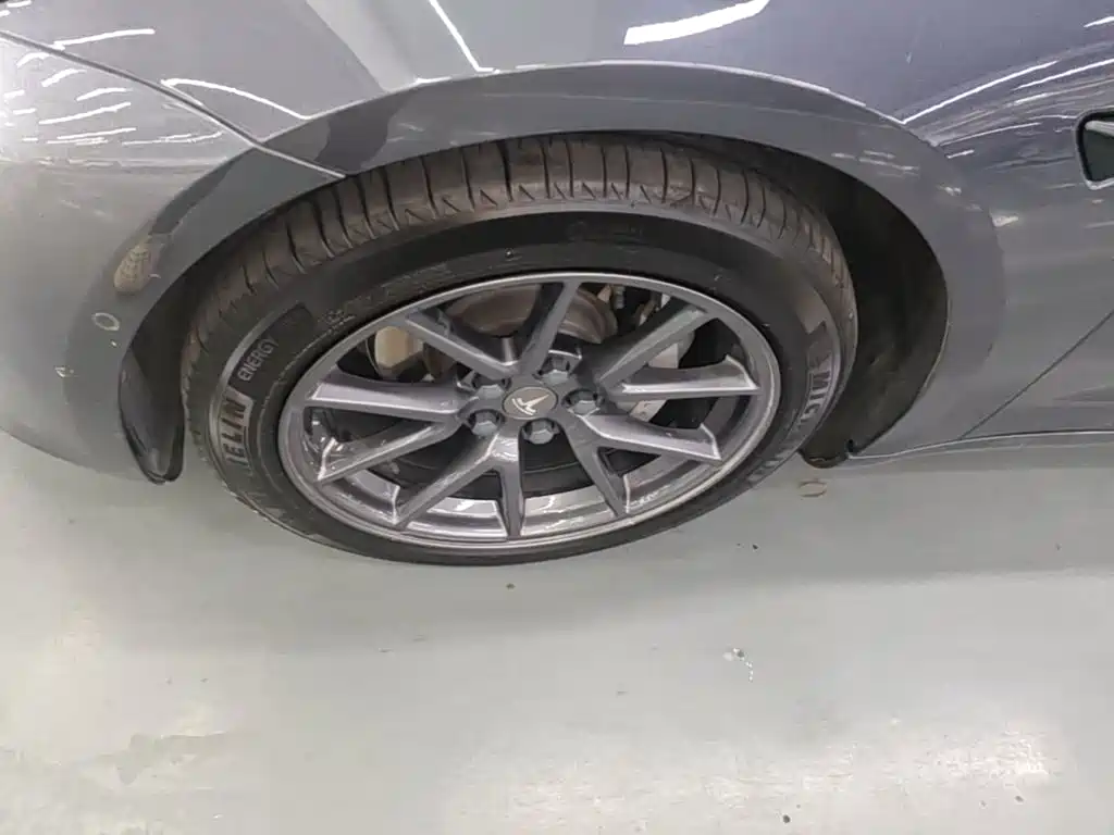 Фото 23 - Tesla Model 3