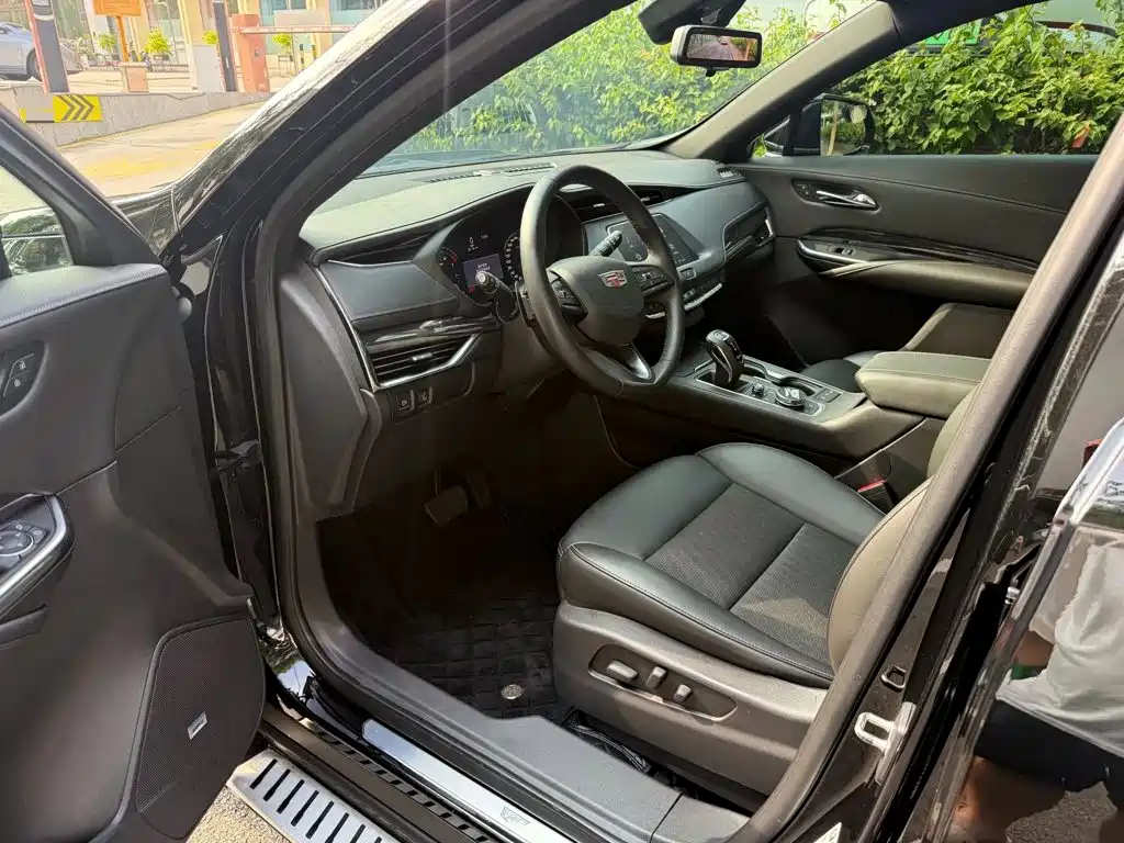 Cadillac XT4 2019 2018 28T 2WD Luxury Sport Type