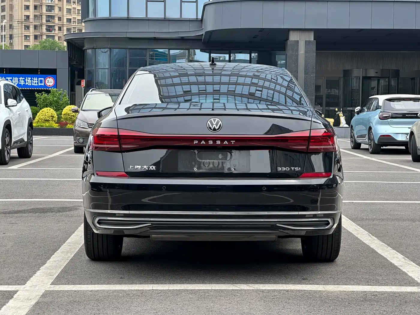 Volkswagen Passat 2023 330TSI Starlight Luxury Edition фото 6