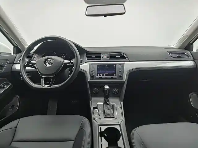 Volkswagen Lamando 2015 230TSI DSG Style — фото 5