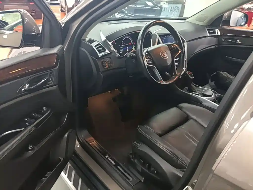 Фото 16 - Cadillac SRX