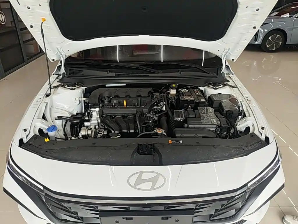 Photo 16 - Hyundai Elantra