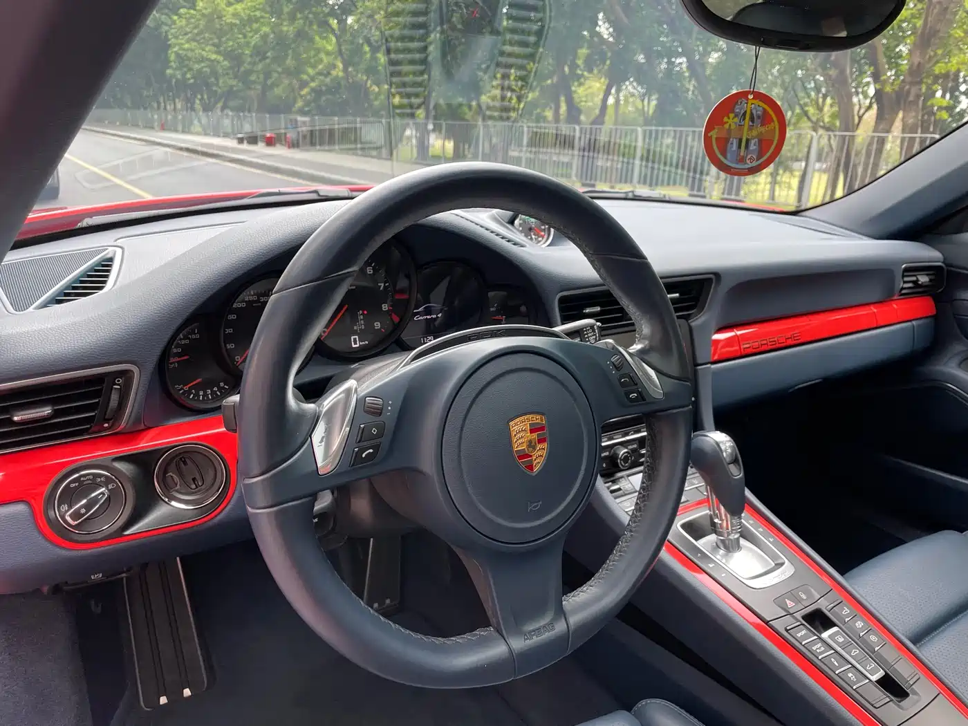 Porsche 911 2015 Carrera 4 3.4L Style Edition фото 19