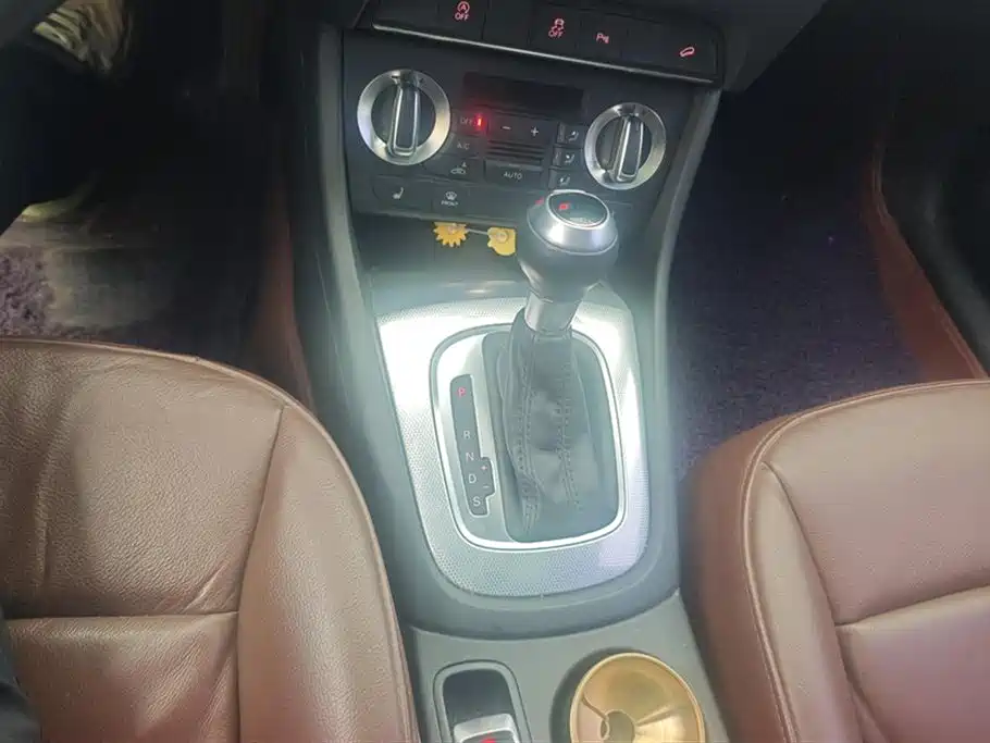 Audi Q3 2015 35 TFSI quattro Technology фото 16