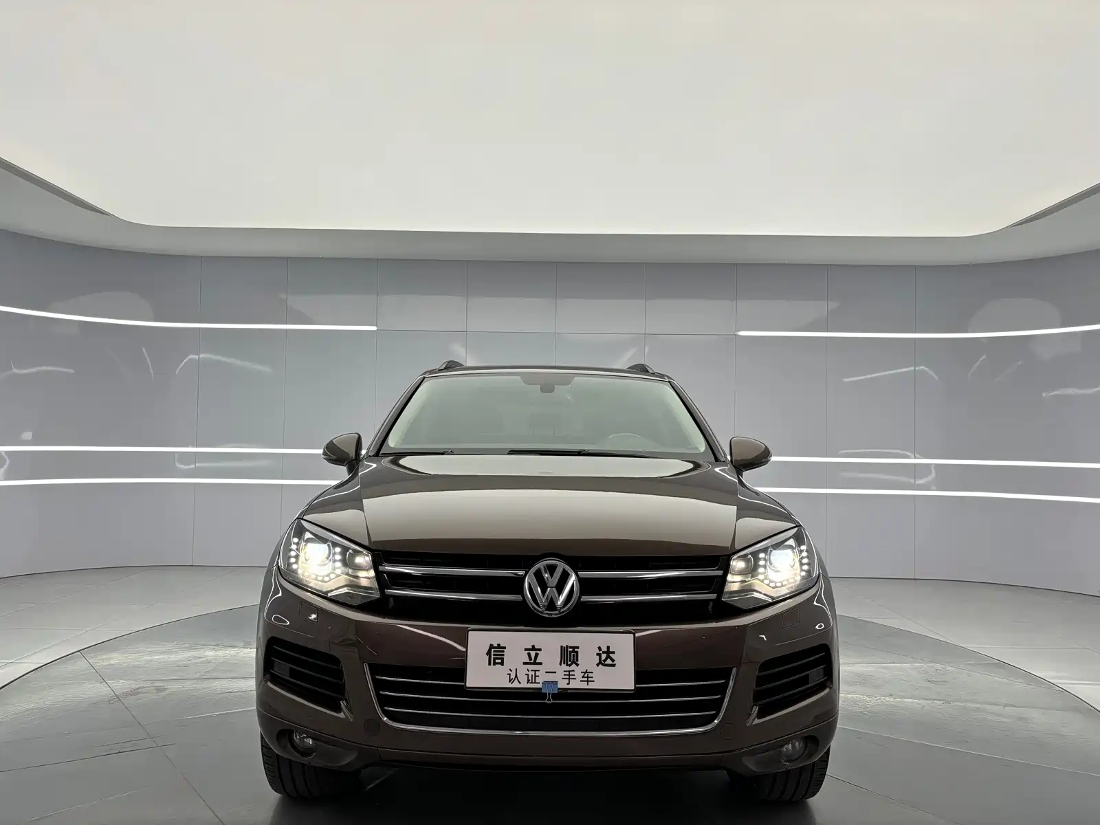 Фото 1 - Volkswagen Touareg