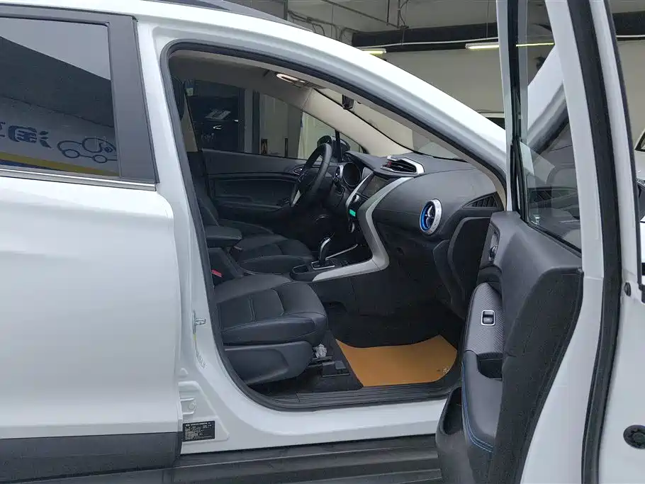 BYD Yuan New Energy 2018 EV360 Smart Connected Cool Edition фото 8