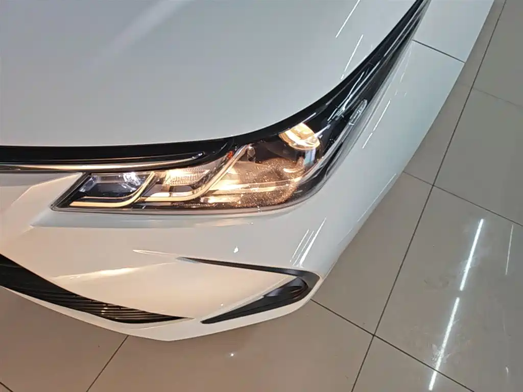 Toyota Corolla 2021 Hybrid 1.8L E-CVT Elite Edition фото 24