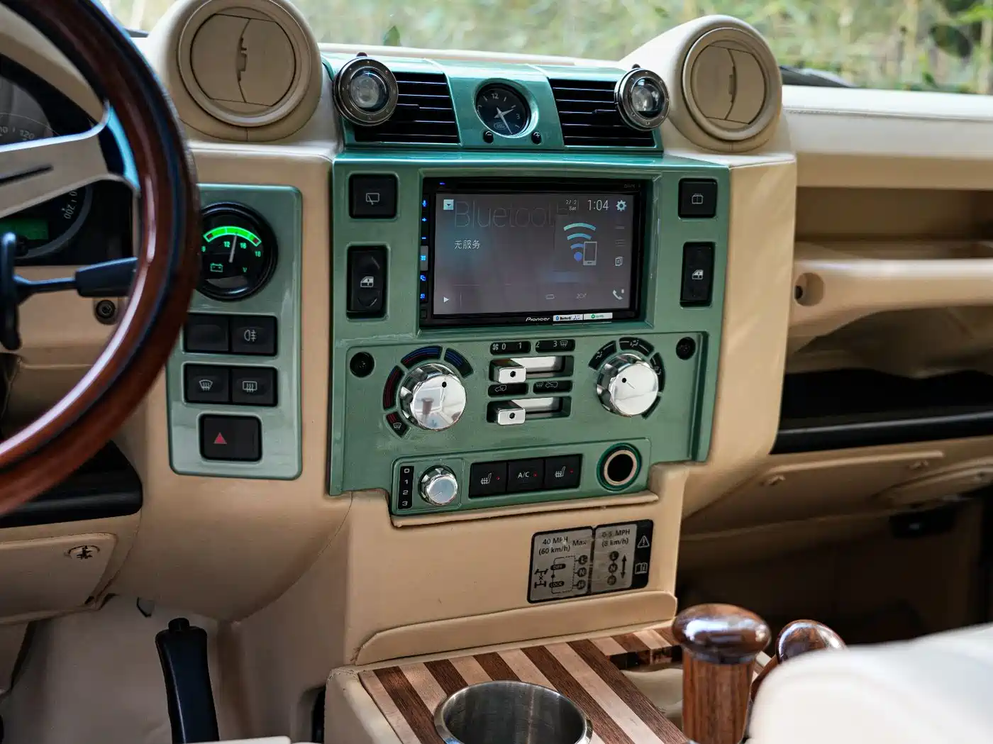 Land Rover Defender фото 17