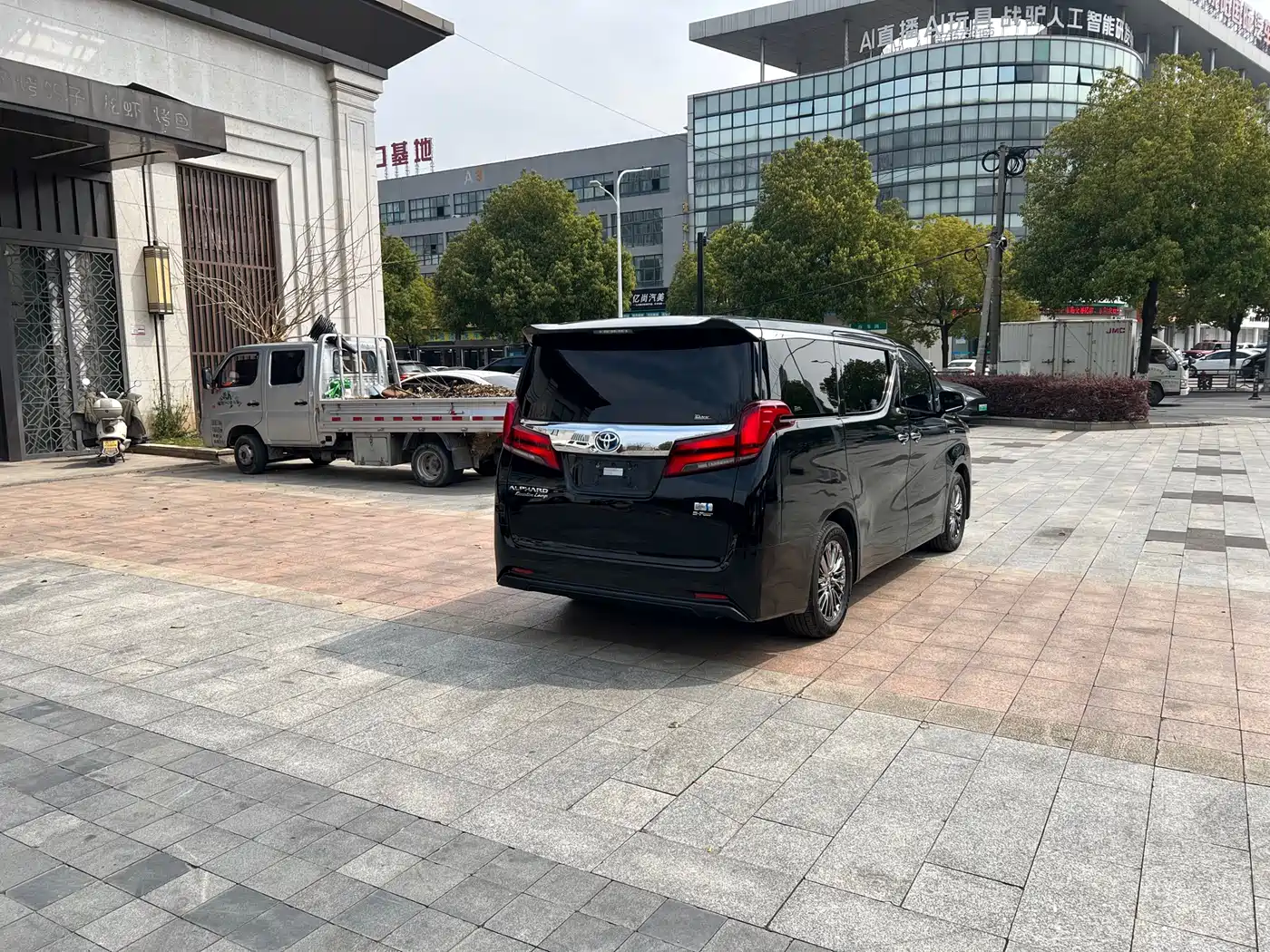 Toyota Alphard 2019 Hybrid 2.5L Premium Edition фото 23