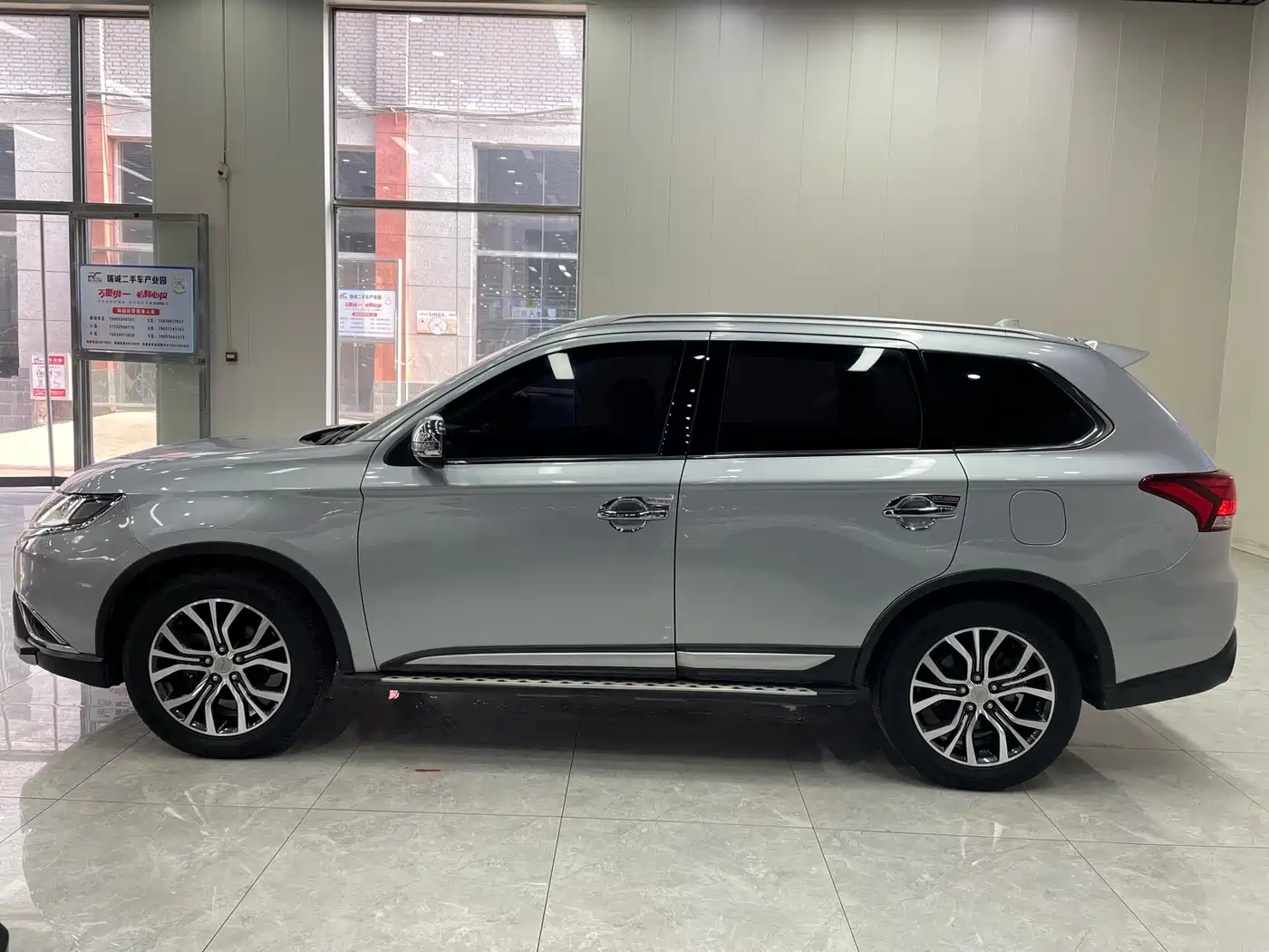 MITSUBISHI OUTLANDER