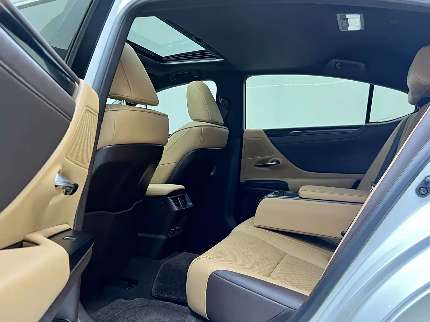 Lexus ES 2020 200 Excellence фото 6
