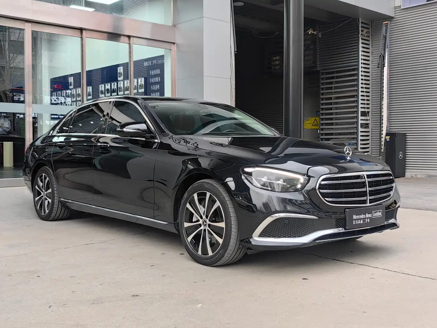 Mercedes-Benz E-Class New Energy 2022 E 350 e L Plug-in Hybrid Sedan фото 3