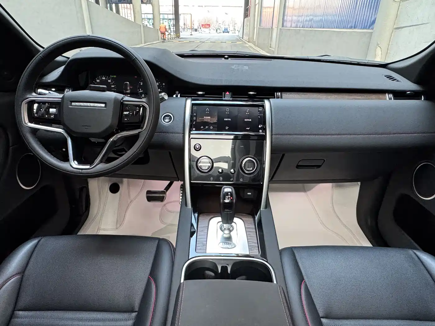 Land Rover Discovery Sport 2022 Model 249PS R-Dynamic S Performance Edition 5-Seater фото 6