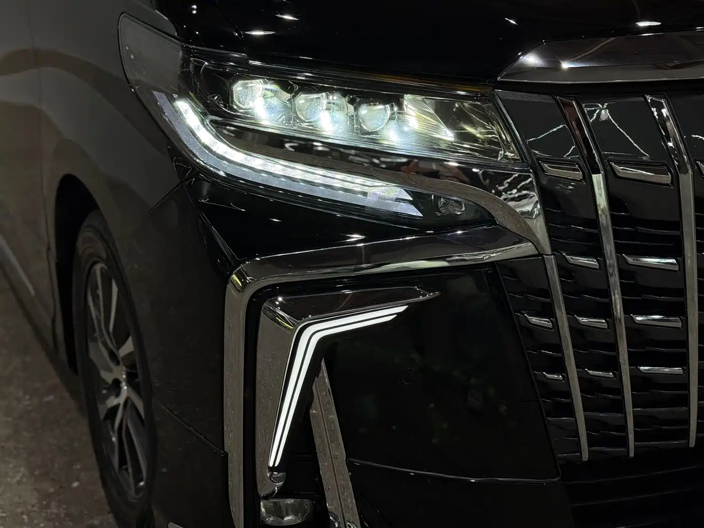 Toyota Alphard 2015 3.5L Premium Edition фото 21