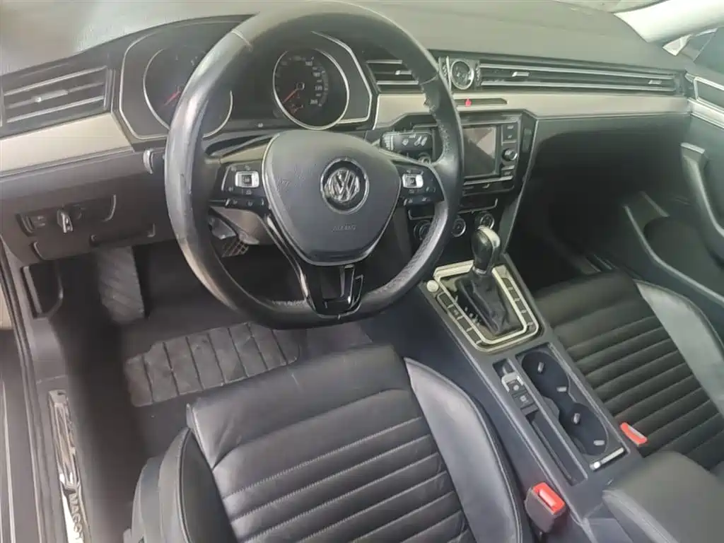 Volkswagen Magotan 2018 330TSI DSG Leading фото 10