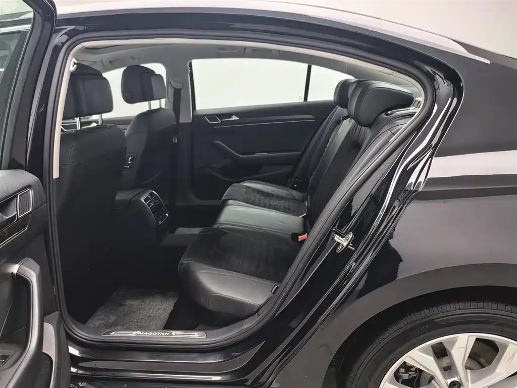 Volkswagen Magotan 2018 330TSI DSG Luxury фото 15