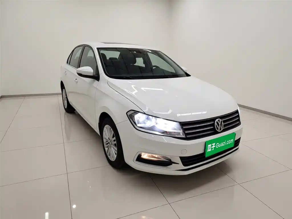 VOLKSWAGEN SANTANA
