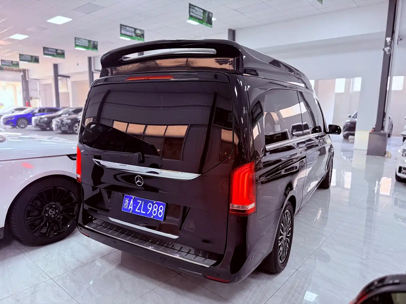 Mercedes-Benz V-Class 2018 V 260 L Premium Long Wheelbase Edition China VI фото 4