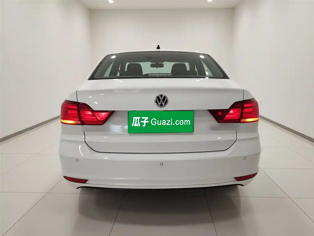 VOLKSWAGEN SANTANA