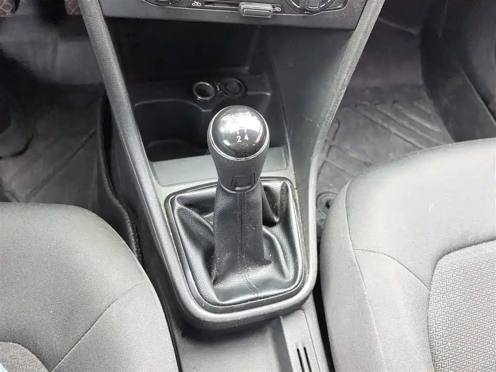 Volkswagen Santana 2015 1.6L Manual Trend Edition фото 14