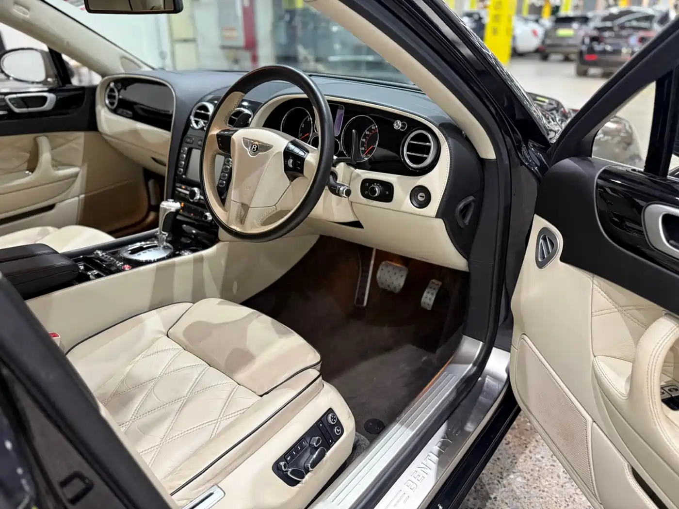 Bentley Flying Spur 2010 6.0T 5-seater Version фото 3