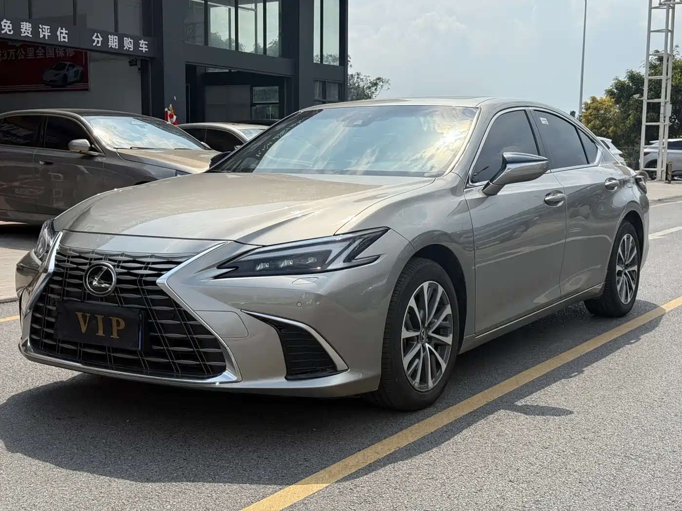 Lexus ES 2025 300h Ultimate Edition