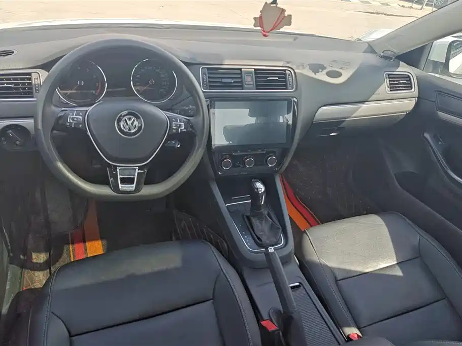 Volkswagen Sagitar 2018 1.6L Automatic Fashion фото 12
