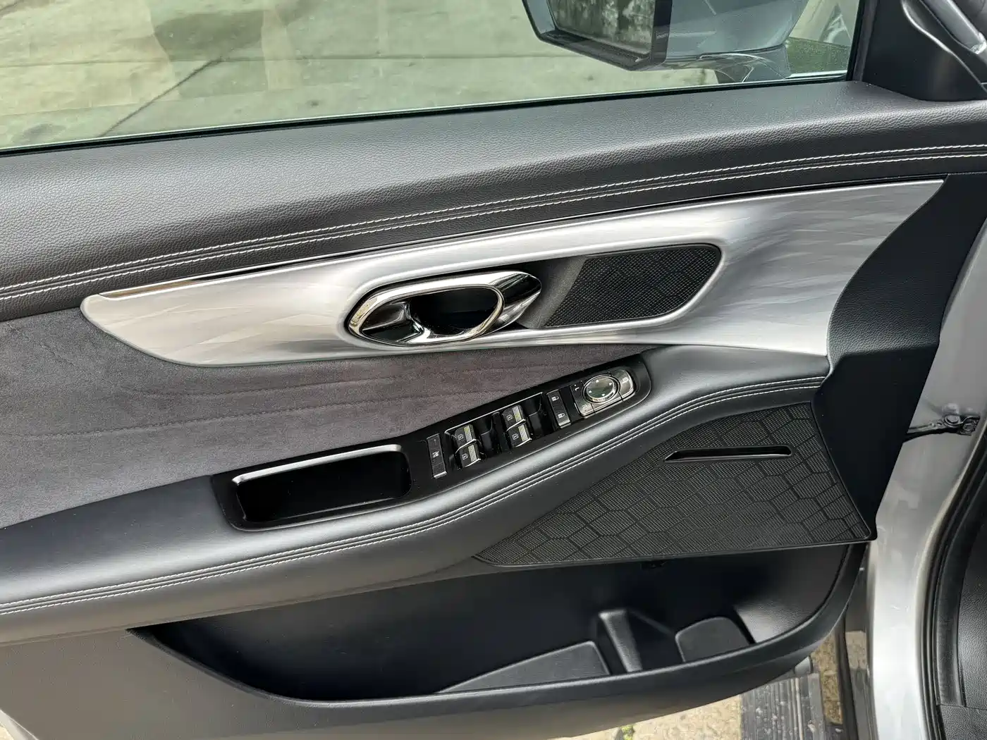 GAC Trumpchi Trumpchi GS8 2022 Hybrid Series 2.0TM 4WD Premium Edition (7-Seater) фото 12